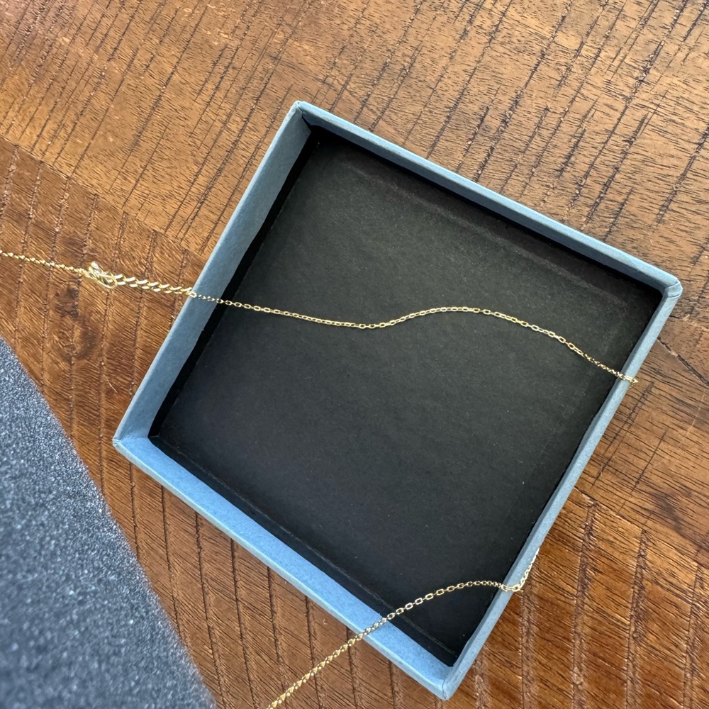 Gold Initial 'R’ Necklace 18 Inches New In Gift Box, Extender Included - Picture 2 of 4